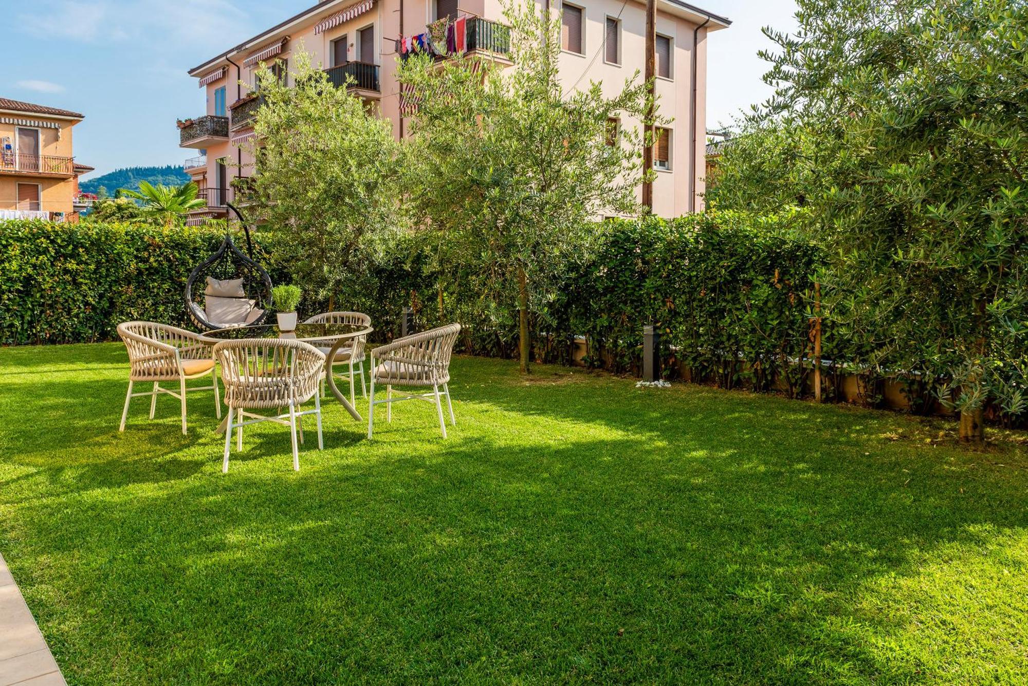 Lifestyle Apartments Dante Bardolino Exterior photo